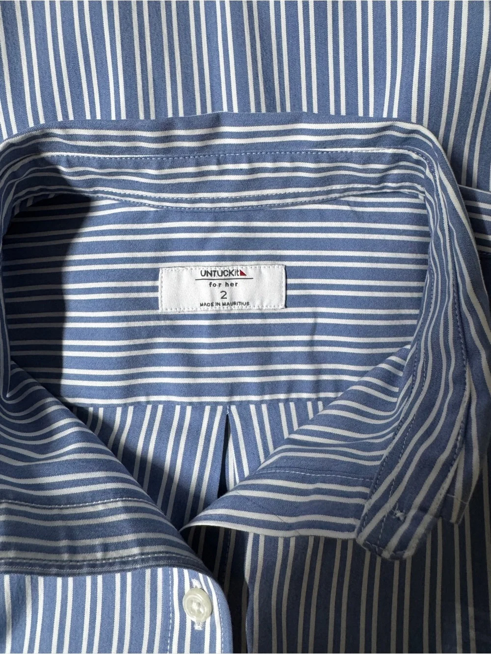 {UNTUCKit} 